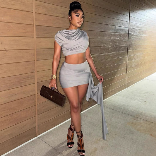 A Personalized Pleated Crewneck T-shirt Paired With Solid-color Pieces