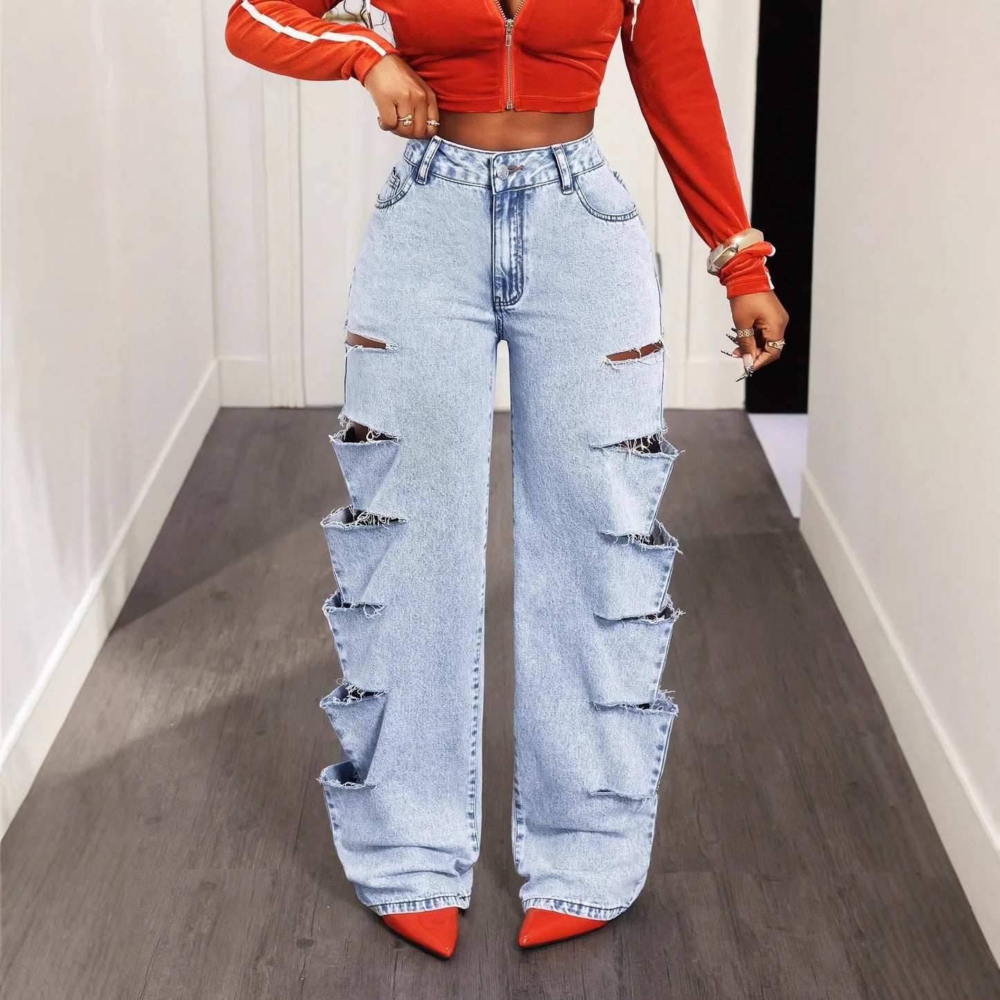 Fashionable Womens Casual Jeans Feature A Relaxed Fit