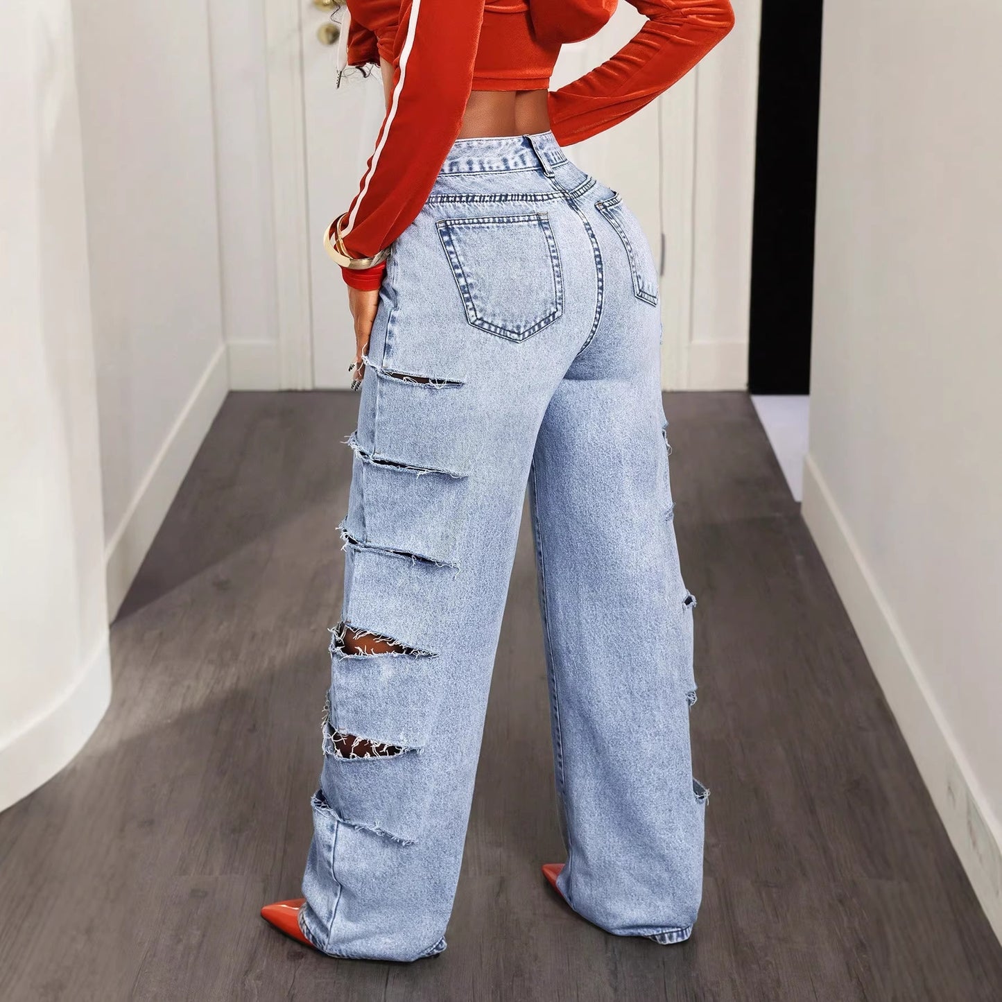 Fashionable Womens Casual Jeans Feature A Relaxed Fit