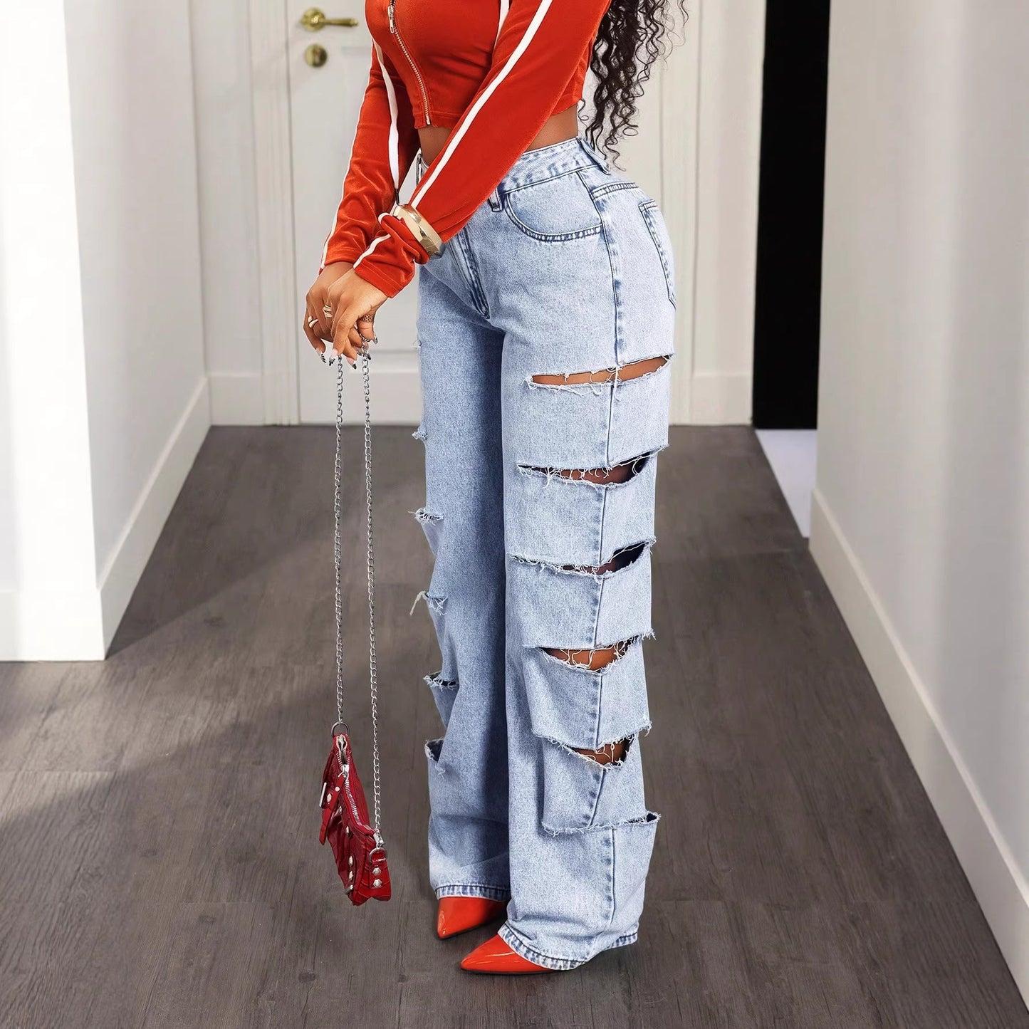 Fashionable Womens Casual Jeans Feature A Relaxed Fit